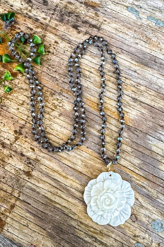 Shell Flower Necklace - Gray